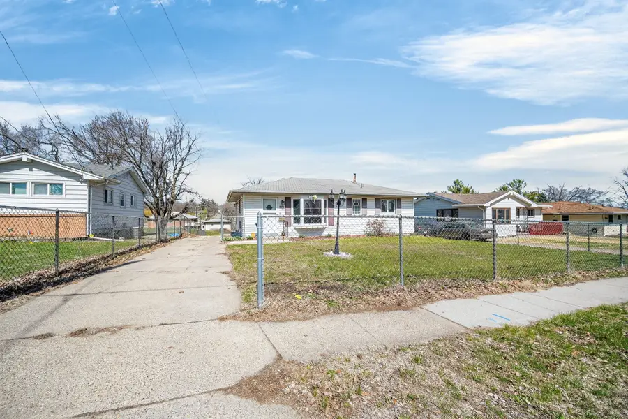 2704 Wedgewood Road, Des Moines, IA 50317 - #3