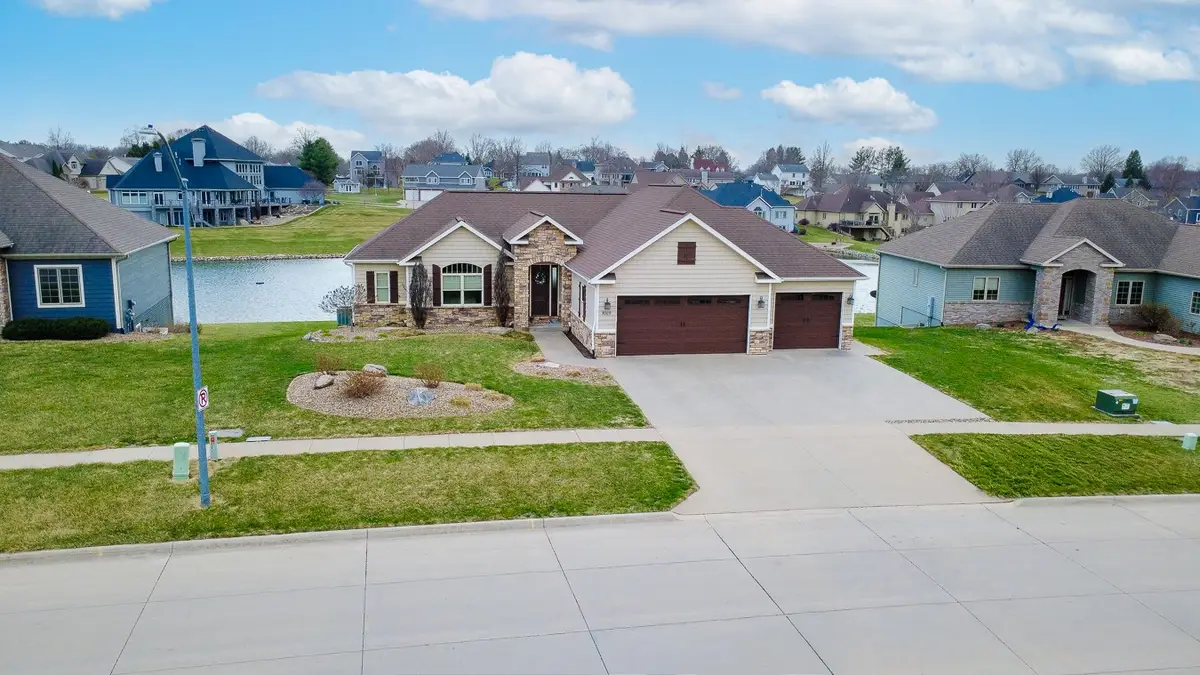 1009 Fountain View Drive, Pella, IA 50219 - #1