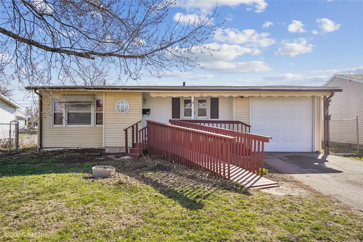 407 N 14th Avenue, Marshalltown, IA 50158 - #1