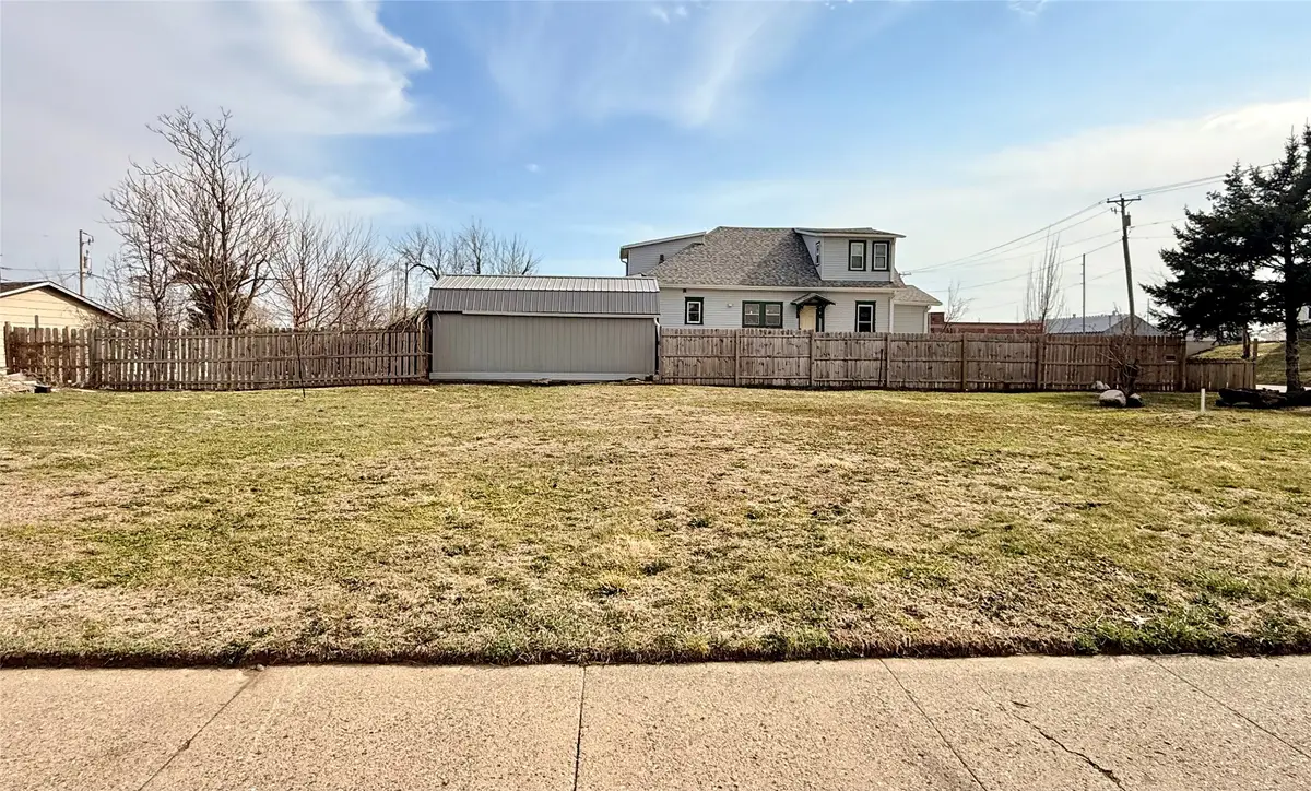 901 &903 Bromley Street, Marshalltown, IA 50158 - #1