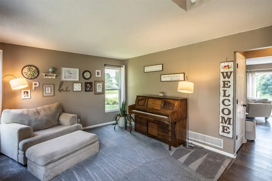 10 Marshall Drive, Waukee, IA 50263 - #2