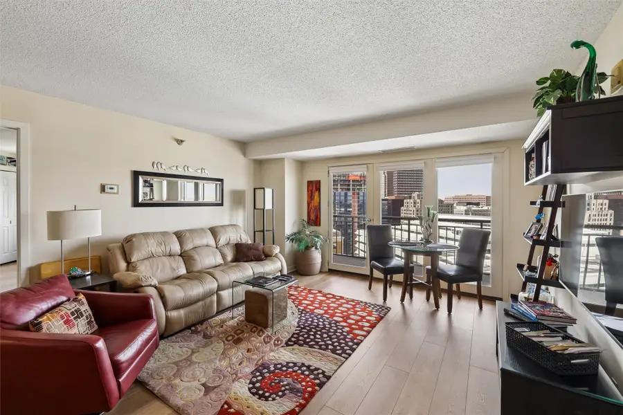 300 Walnut Street #1803, Des Moines, IA 50309 - #3