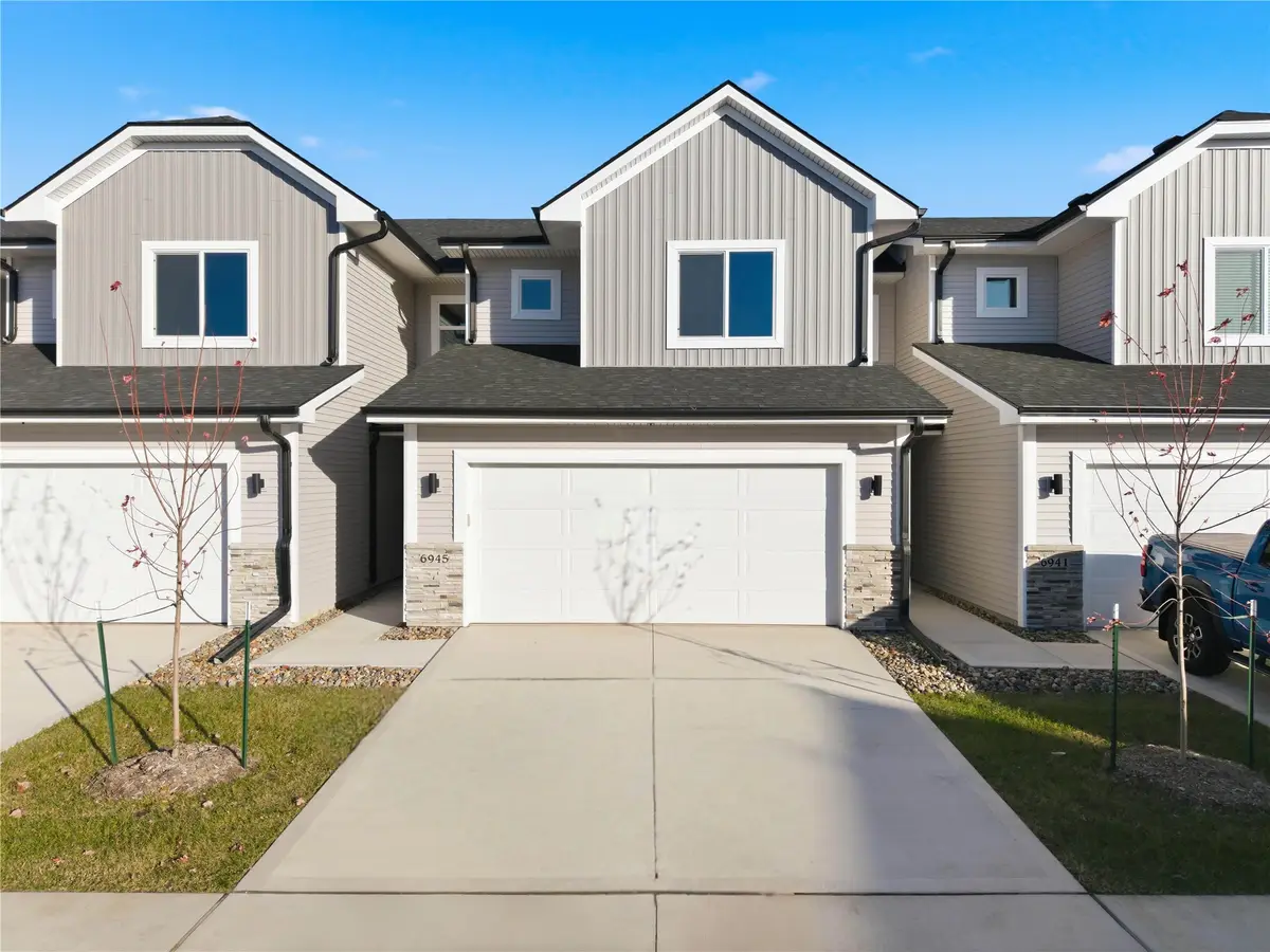 6945 Poppy Court, Johnston, IA 50131 - #1