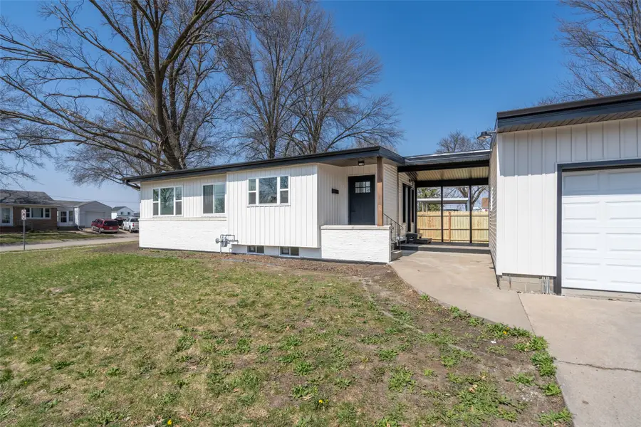 1405 W Pleasant Street, Knoxville, IA 50138 - #3