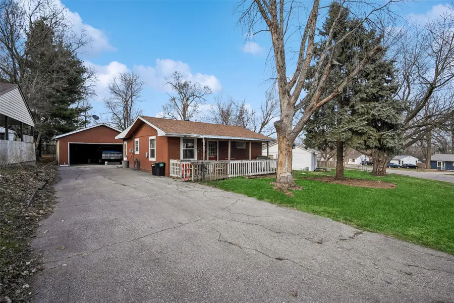 2506 S 8th Avenue E, Newton, IA 50208 - #3