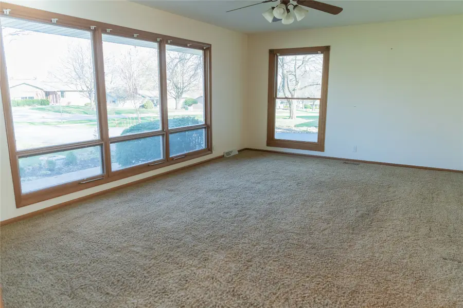 1412 Broadway Street, Pella, IA 50219 - #2