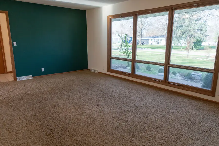 1412 Broadway Street, Pella, IA 50219 - #3