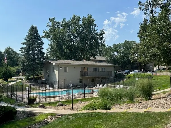 9527 University Avenue #15, Clive, IA 50325