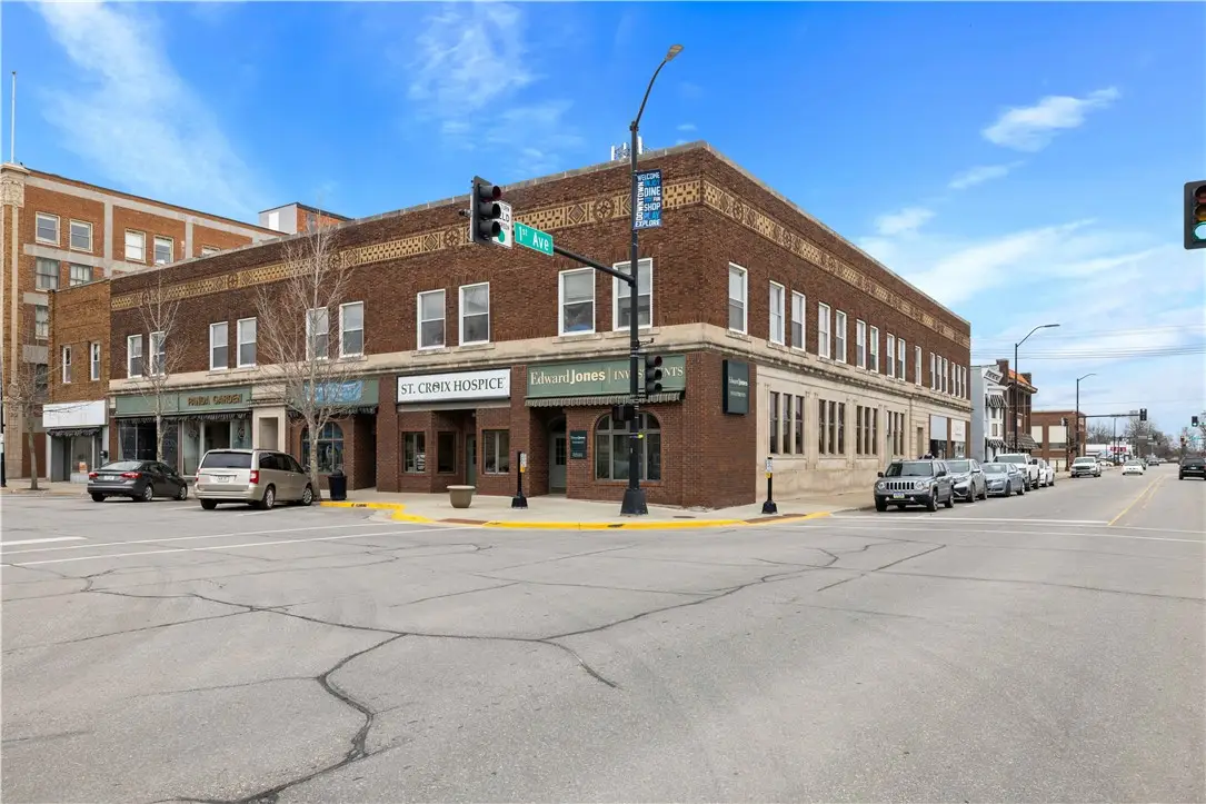 104 1st Avenue E #1, Newton, IA 50208 - #1