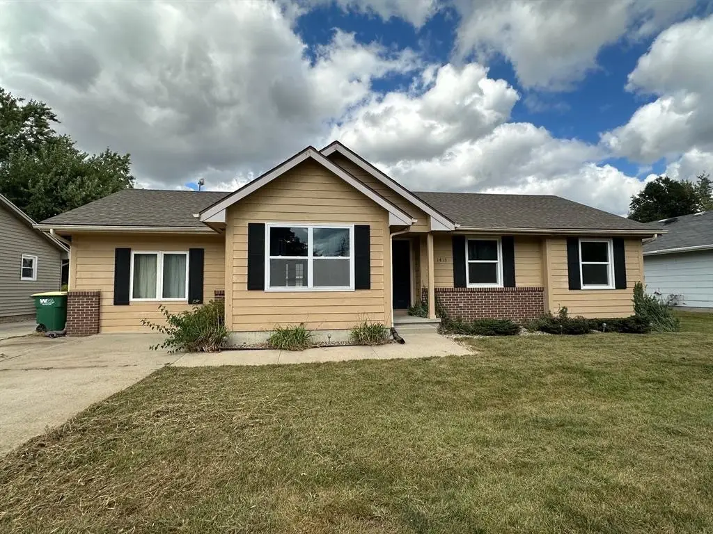1413 W Washington Street, Winterset, IA 50273 - #1
