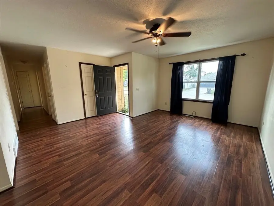 1413 W Washington Street, Winterset, IA 50273 - #3