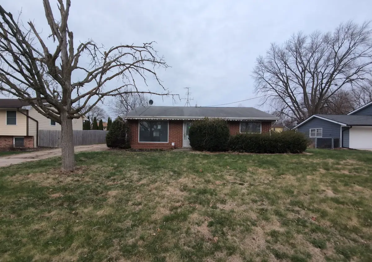 3920 80th Street, Urbandale, IA 50322 - #1