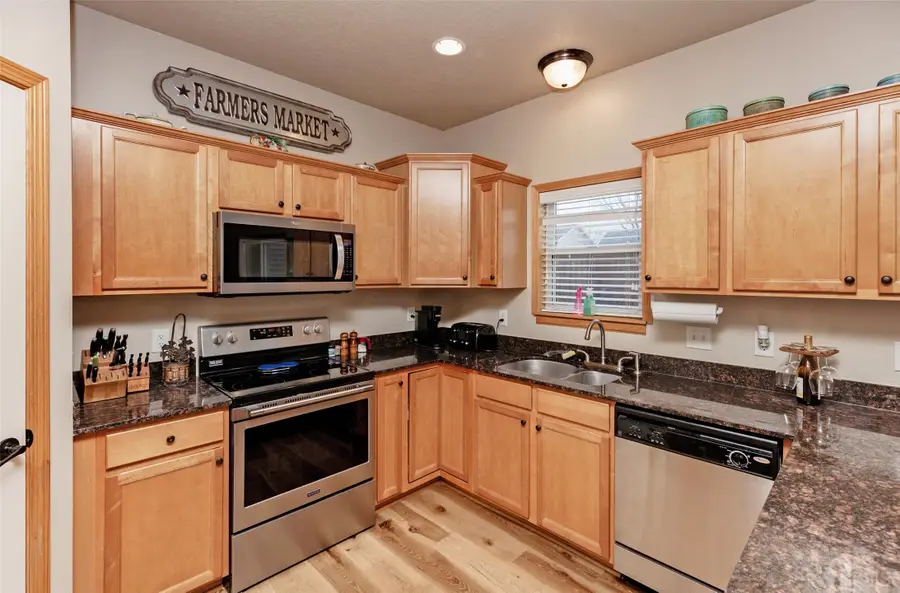 13102 Tanglewood Drive, Urbandale, IA 50323 - #3