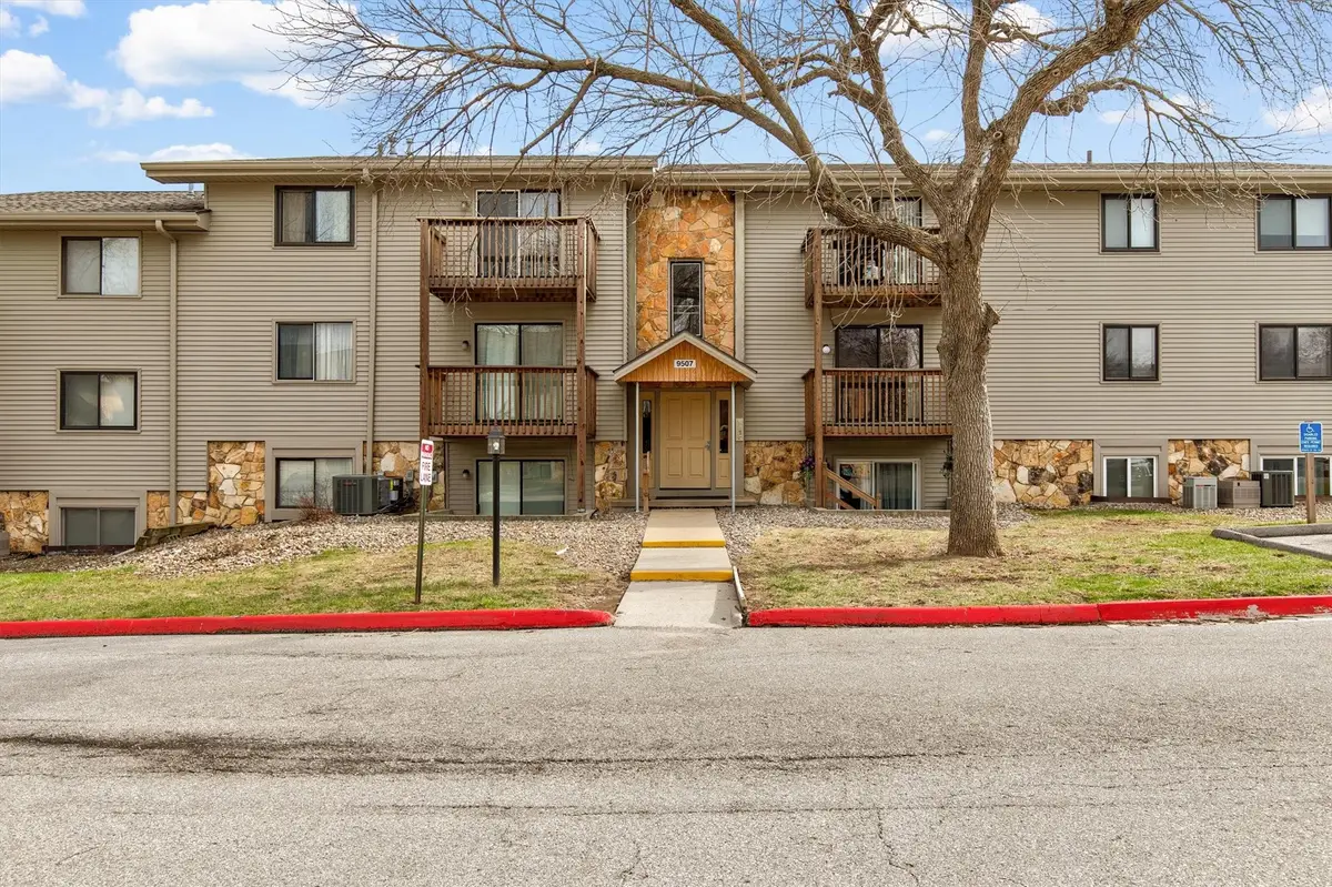 9507 University Avenue #17, Clive, IA 50325 - #1