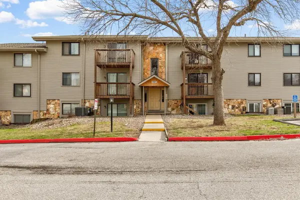 9507 University Avenue #17, Clive, IA 50325