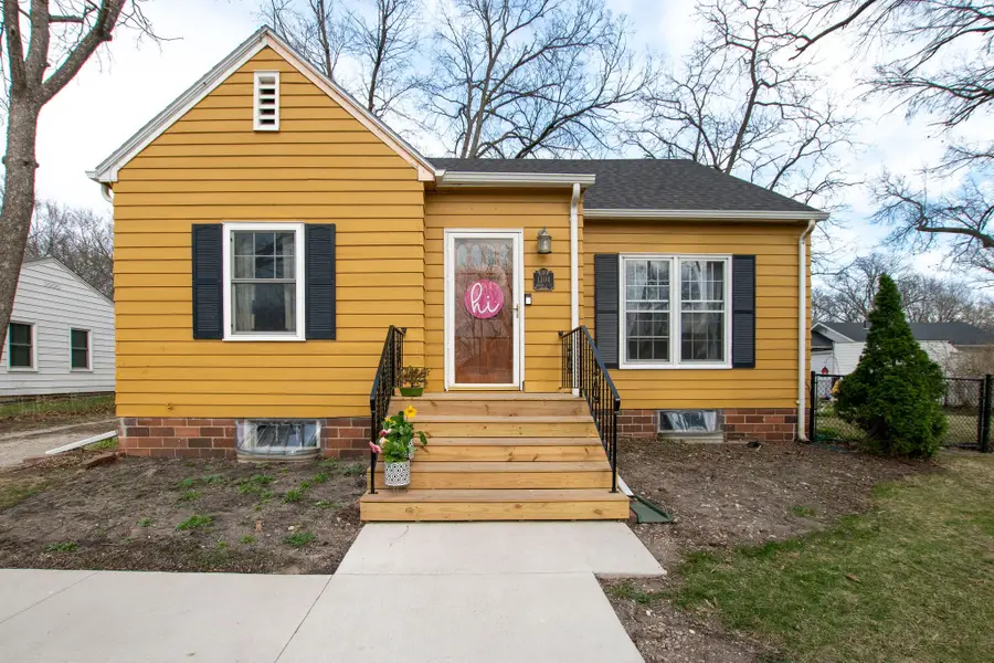 1204 N C Street, Indianola, IA 50125 - #2