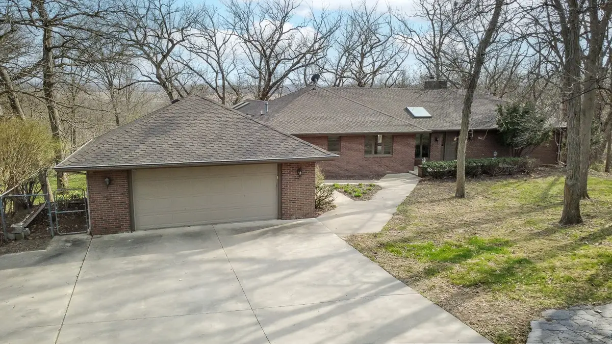 2062 Hickory Trail, Pella, IA 50219 - #1