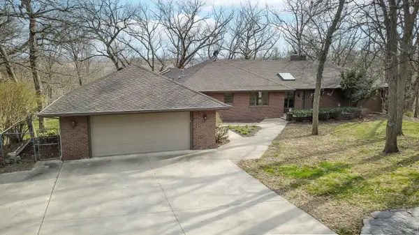 2062 Hickory Trail, Pella, IA 50219