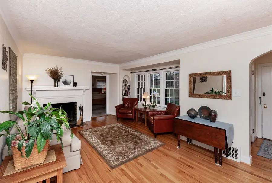 1001 43rd Street, Des Moines, IA 50311 - #2