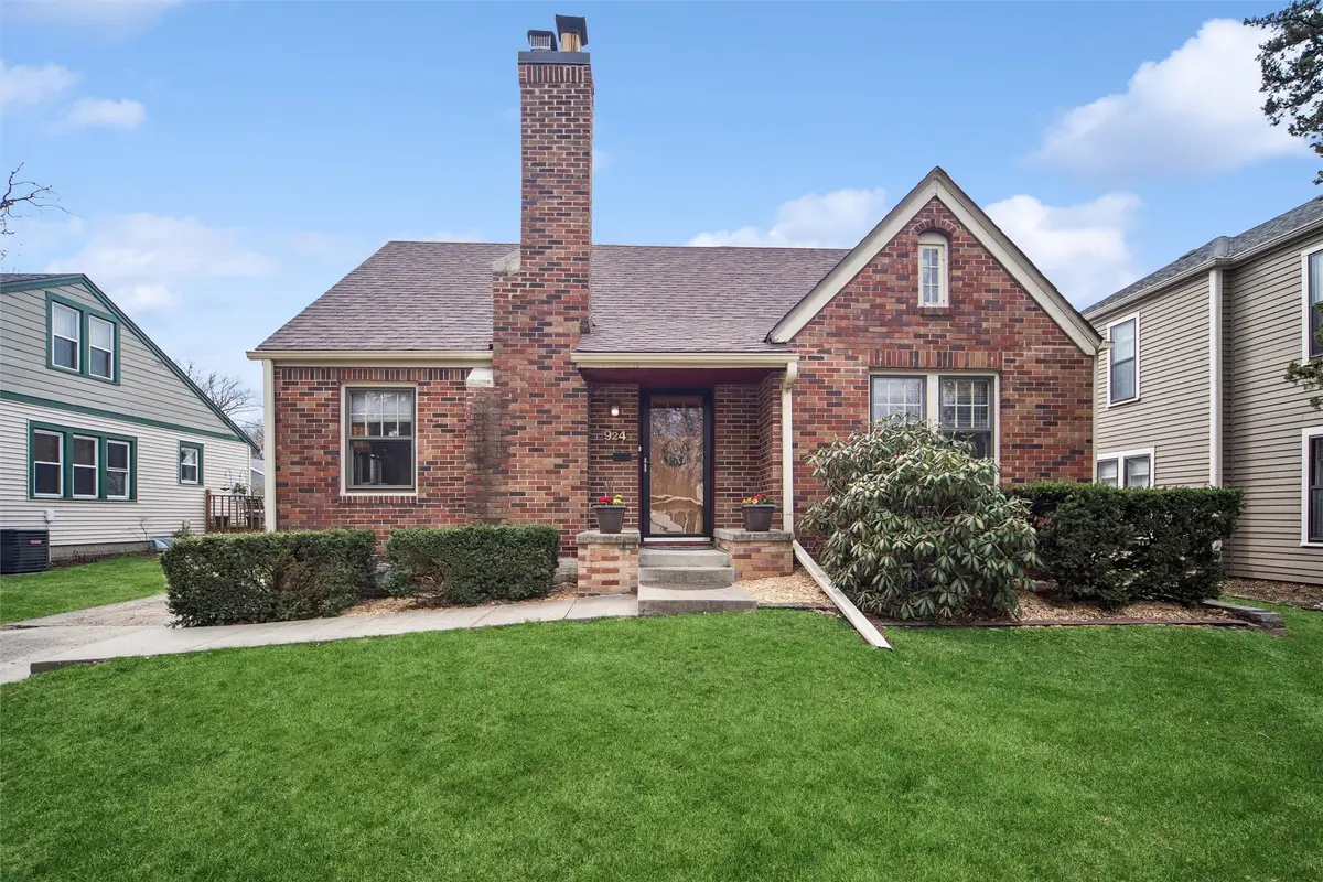 924 39th Street, Des Moines, IA 50312 - #1