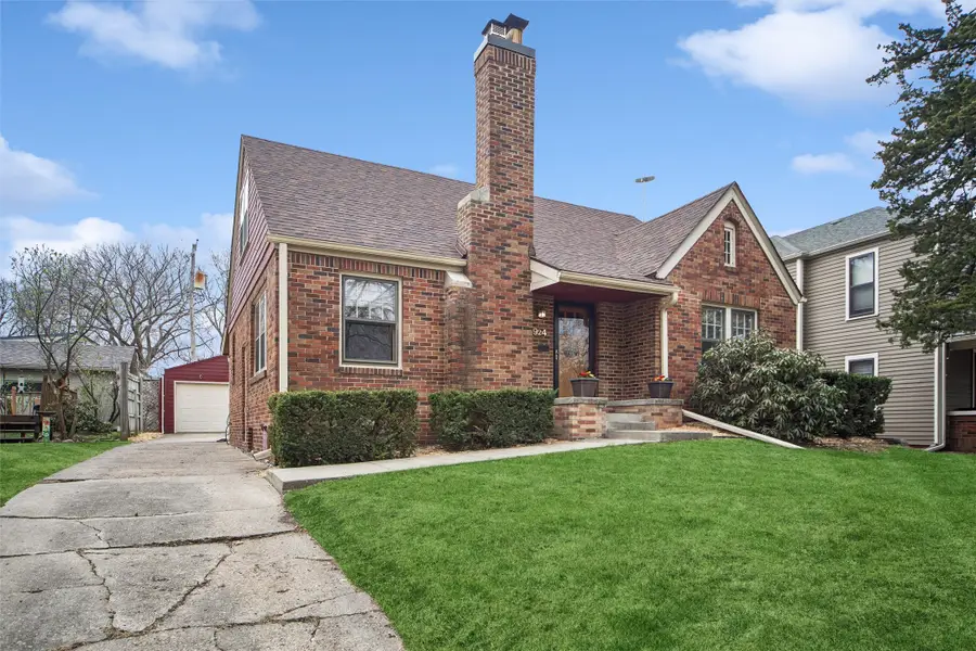 924 39th Street, Des Moines, IA 50312 - #2