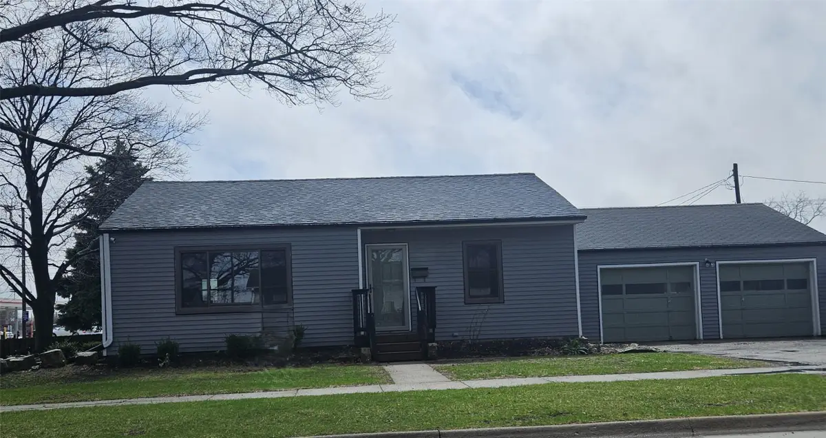 1202 W Desmont Drive, Knoxville, IA 50138 - #1