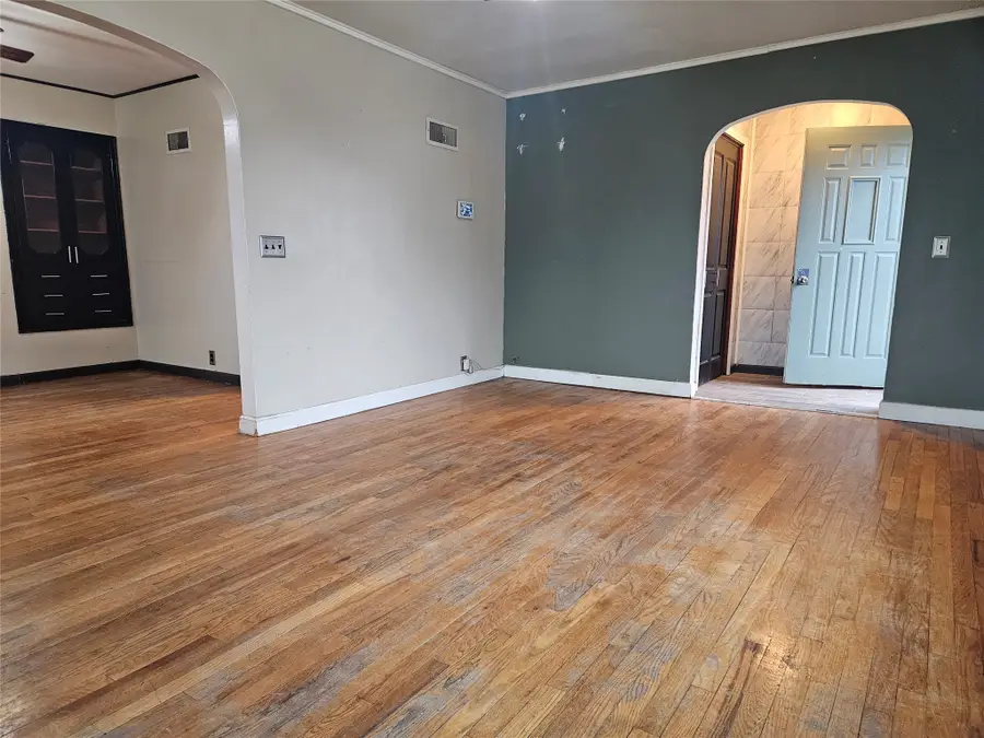 1202 W Desmont Drive, Knoxville, IA 50138 - #3