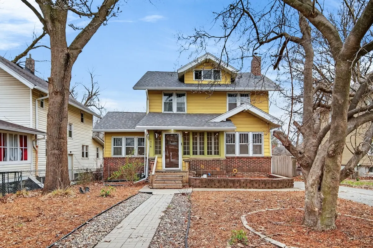 1518 E 9th Street, Des Moines, IA 50316 - #1