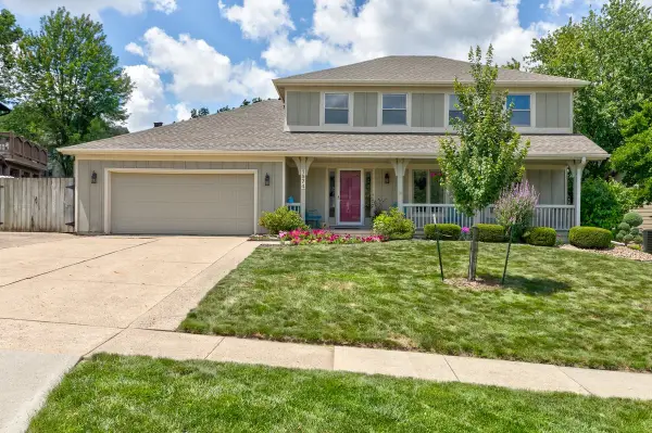 1574 NW 100th Place, Clive, IA 50325