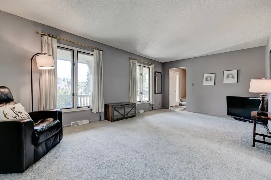 1574 NW 100th Place, Clive, IA 50325 - #3