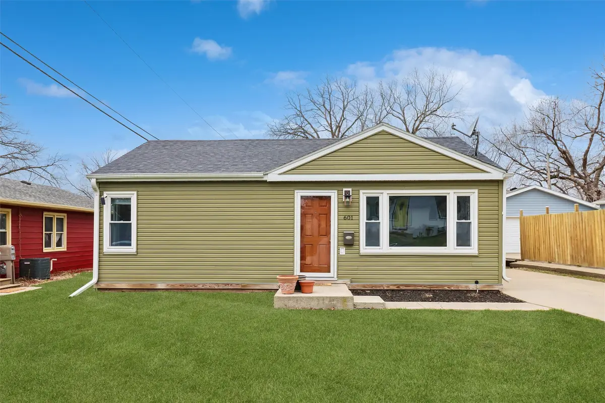 601 E 22nd Street S, Newton, IA 50208 - #1