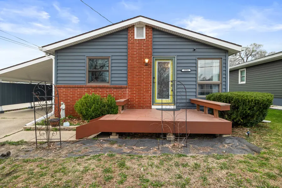 3904 E 26th Street, Des Moines, IA 50317 - #2