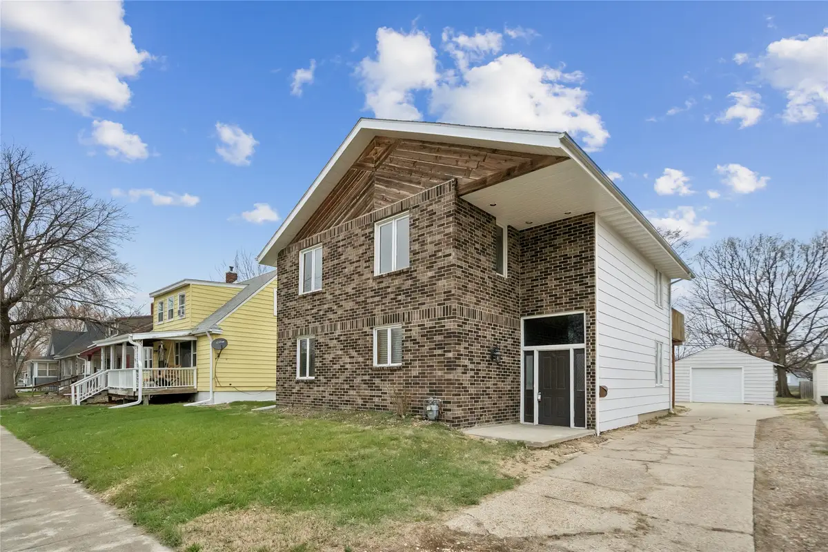 217 9th Street, West Des Moines, IA 50265 - #1