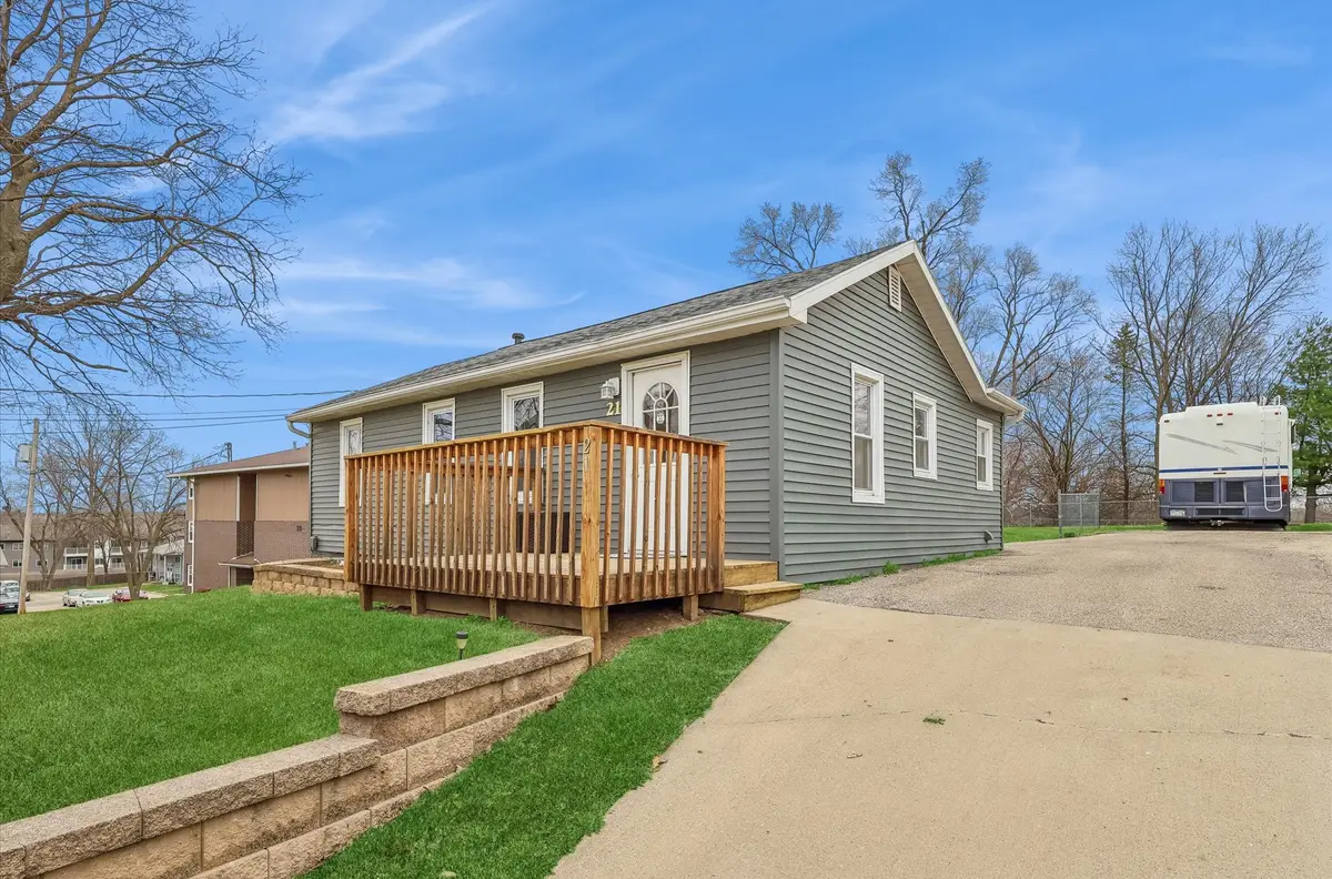21 E Mckinley Avenue, Des Moines, IA 50315 - #1