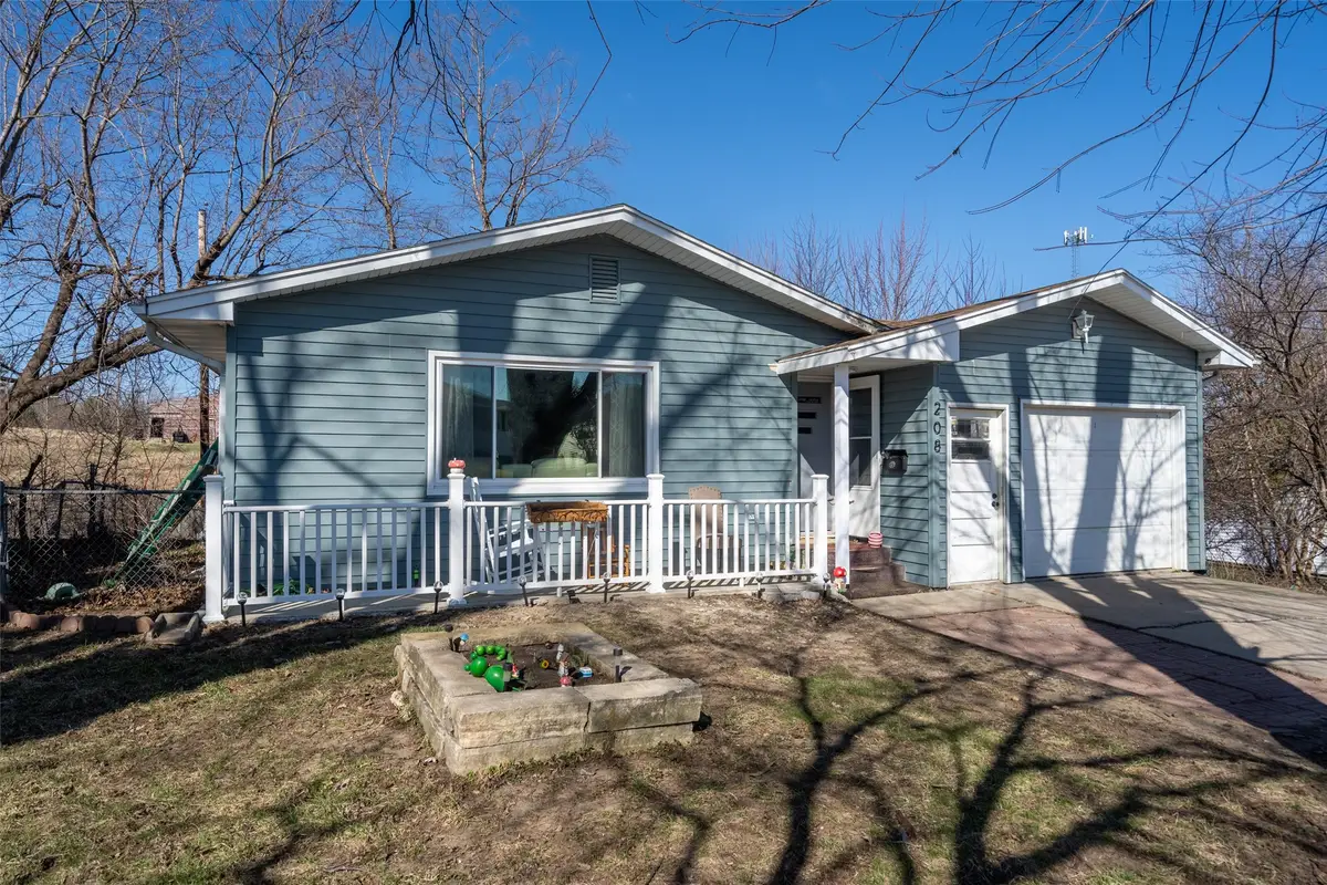 208 N 22nd Street, Marshalltown, IA 50158 - #1