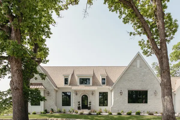 3618 Oakmont Court, West Des Moines, IA 50265