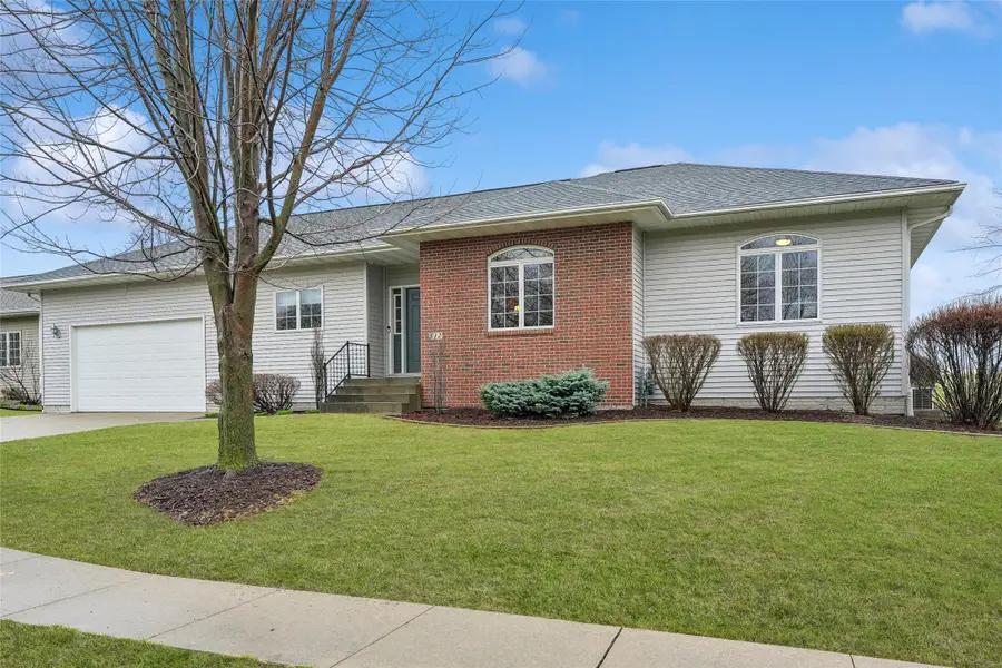 512 E 28th Street S, Newton, IA 50208 - #3