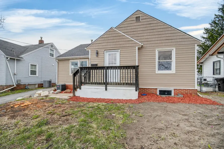 3932 2nd Avenue, Des Moines, IA 50313 - #2