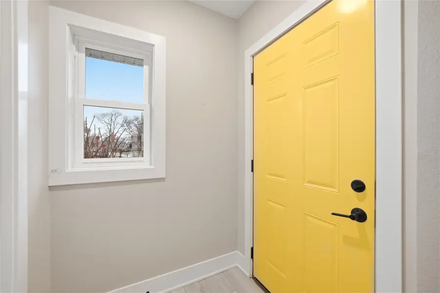 2757 Easton Boulevard, Des Moines, IA 50317 - #2