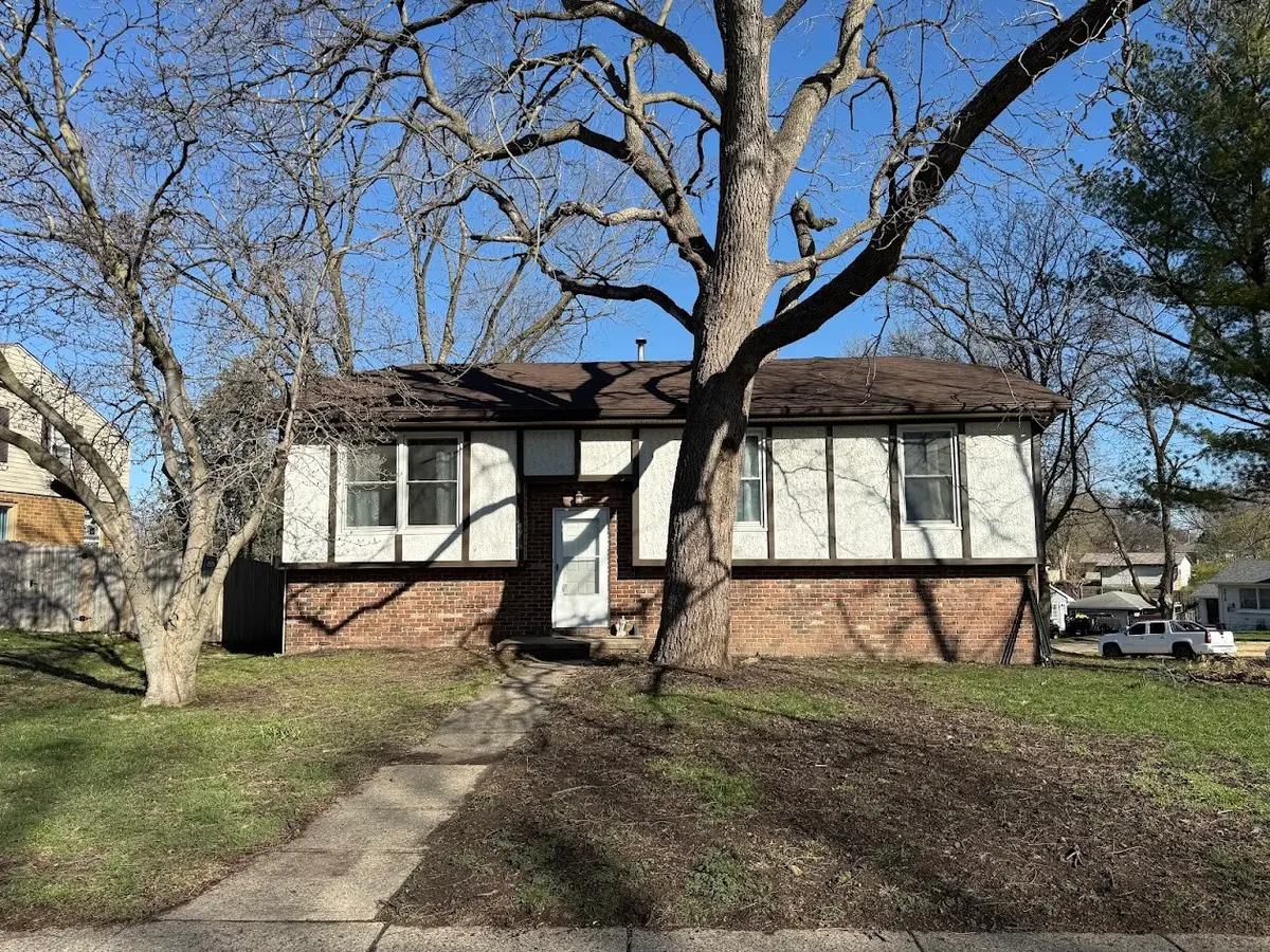 4918 E Oakwood Drive, Pleasant Hill, IA 50327 - #1