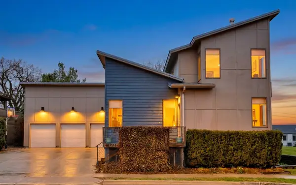 5682 Long Meadow Court, Johnston, IA 50131