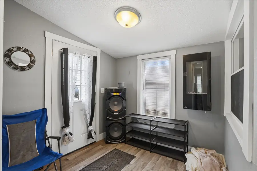 3221 E 12th Street, Des Moines, IA 50316 - #3