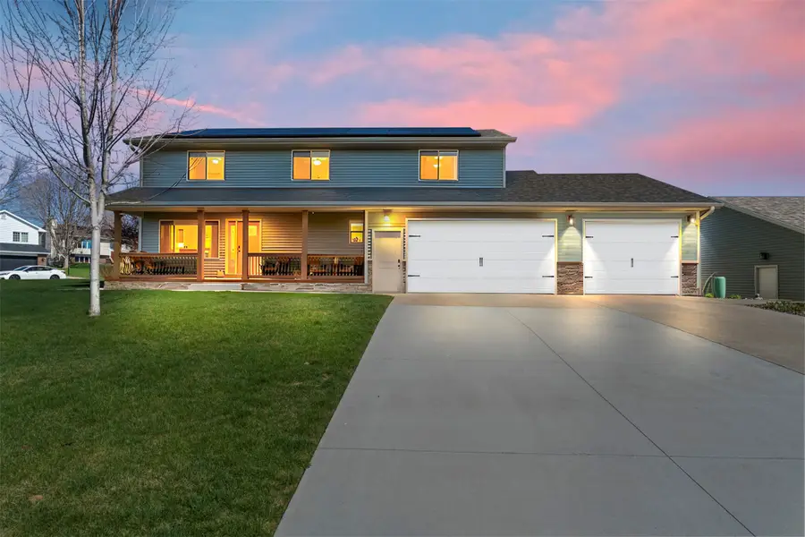 1706 S 11th Avenue E, Newton, IA 50208 - #2