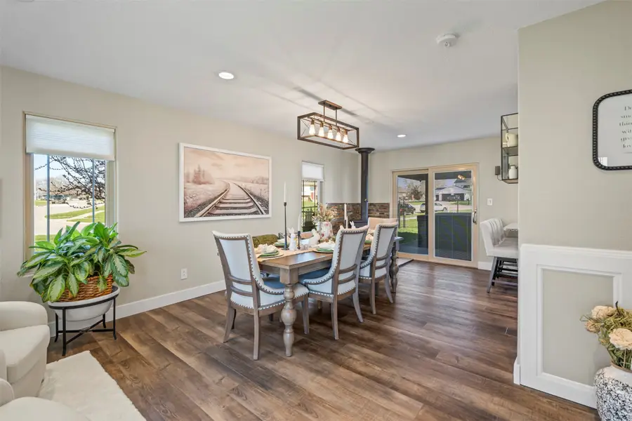 1706 S 11th Avenue E, Newton, IA 50208 - #3