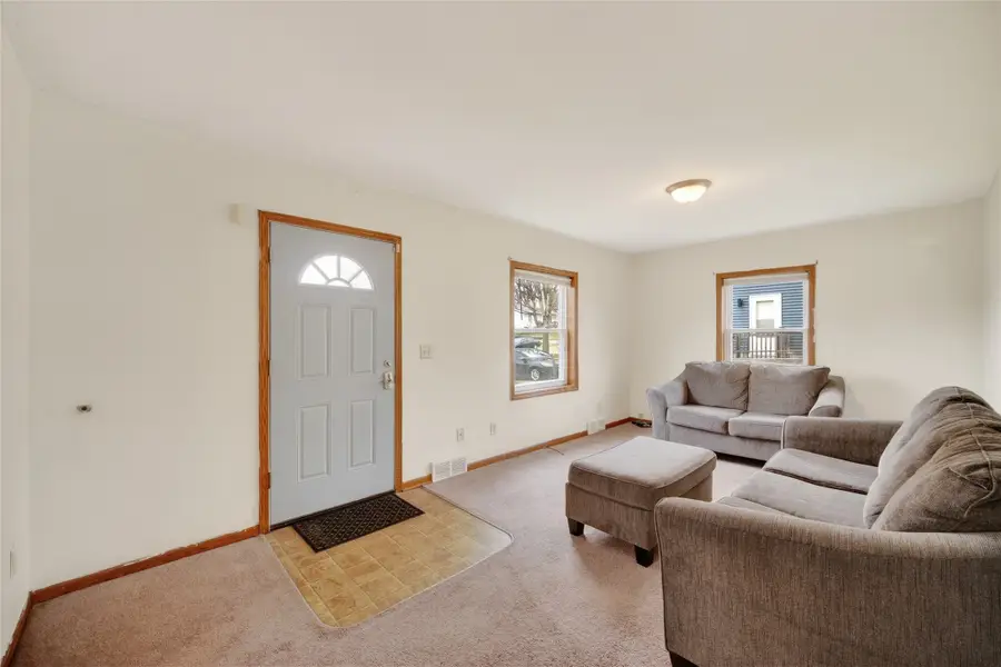 2325 E 41st Street, Des Moines, IA 50317 - #2