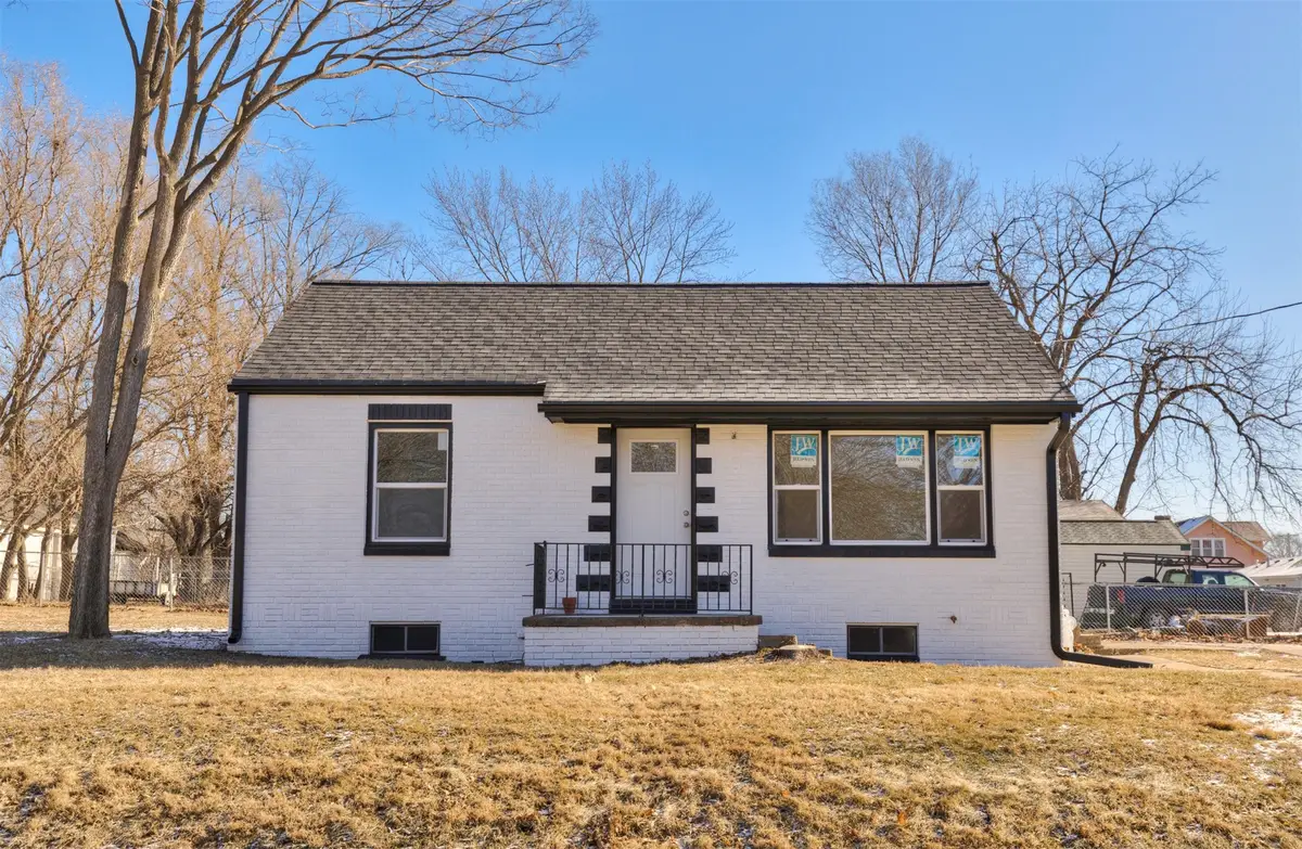 3811 40th Street, Des Moines, IA 50310 - #1