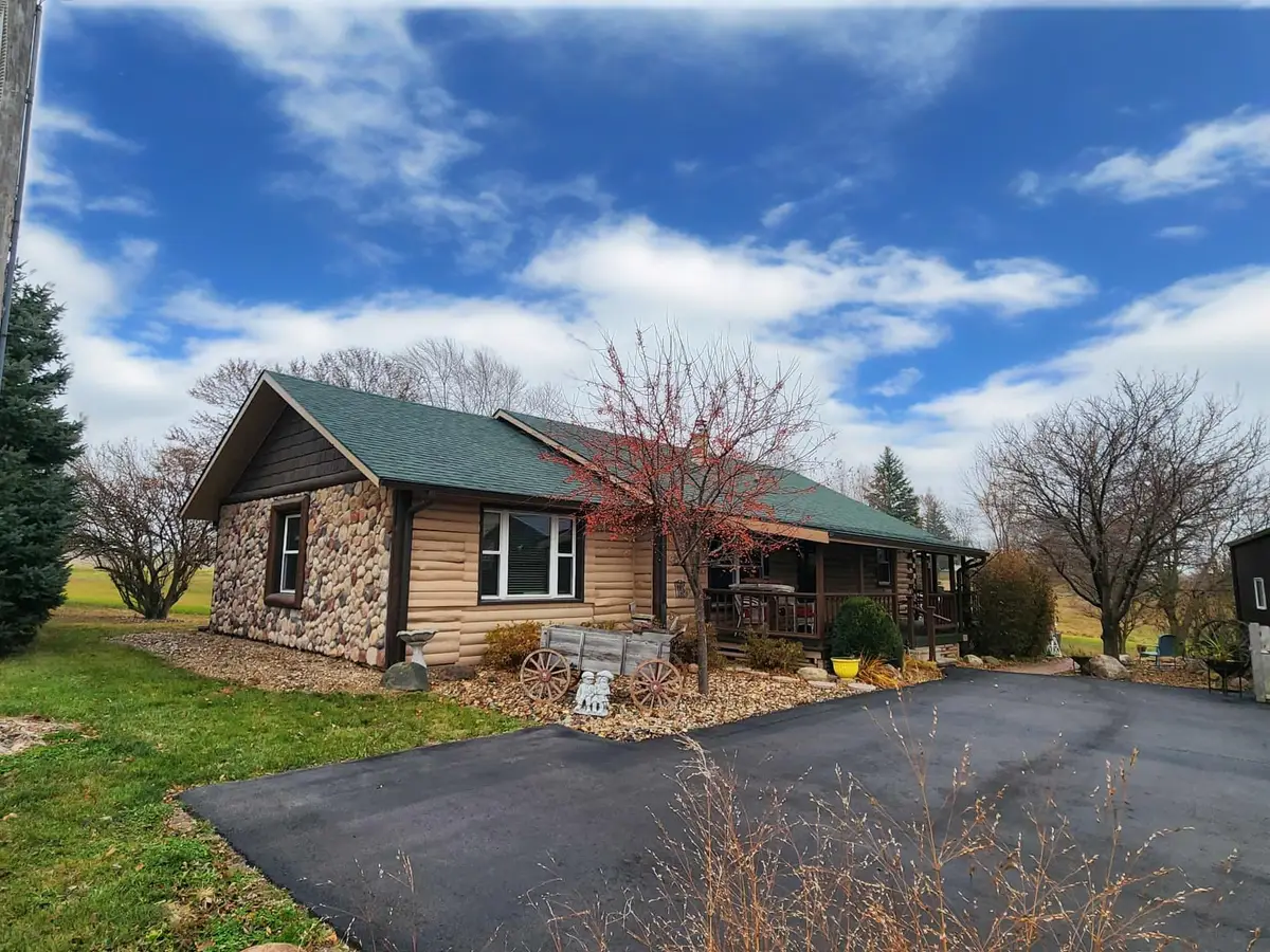 21450 490th Street, Chariton, IA 50049 - #1