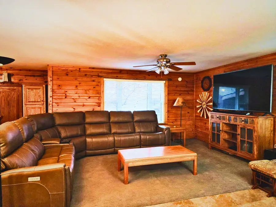 21450 490th Street, Chariton, IA 50049 - #3