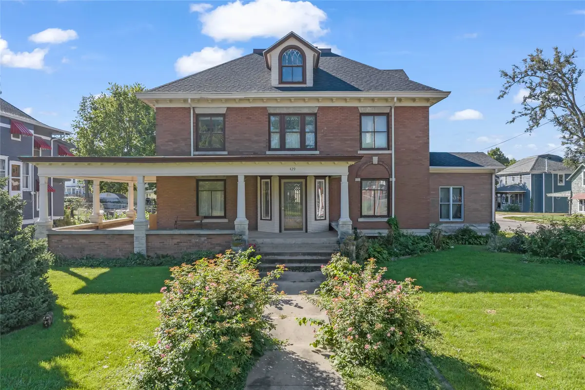 429 1st Avenue W, Newton, IA 50208 - #1