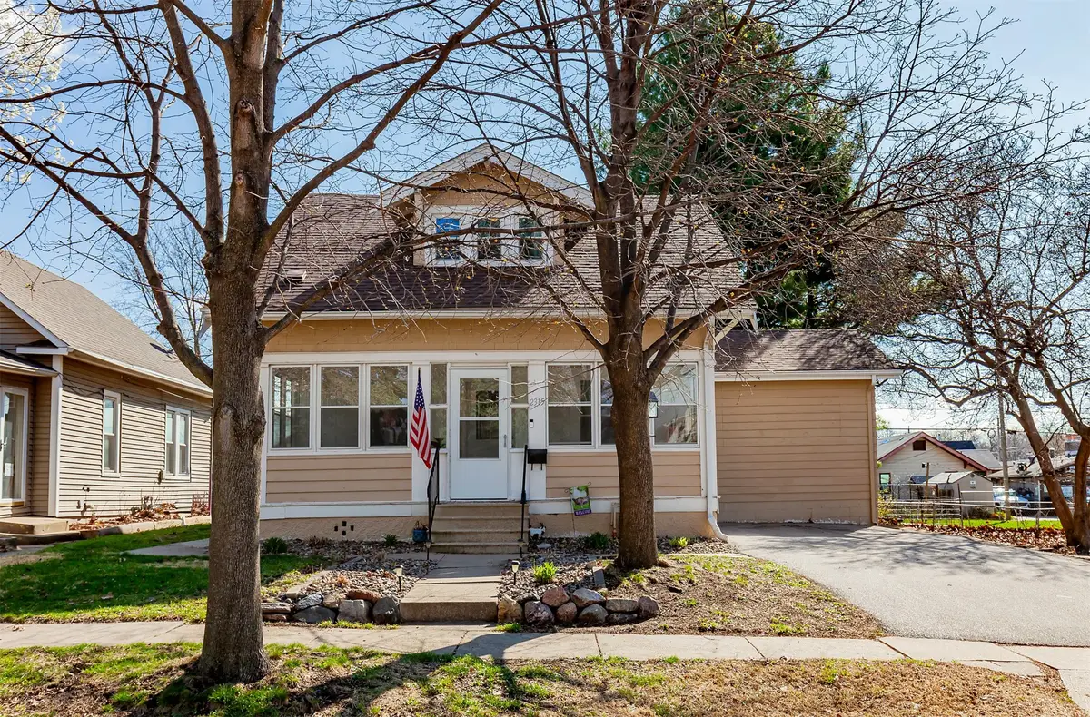 2315 E 13th Street, Des Moines, IA 50316 - #1